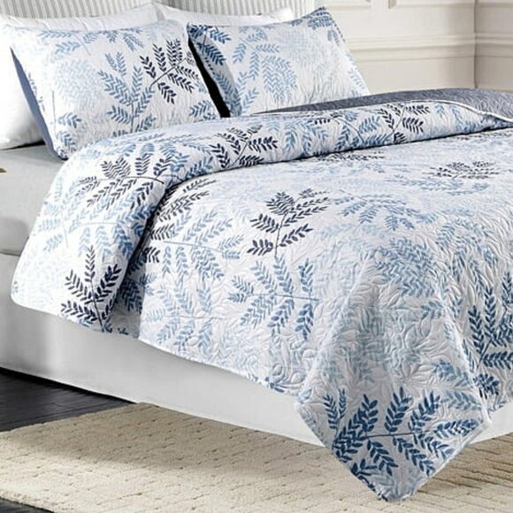 New Blue Leaves 3-Piece 100% Polyester Quilt Set • Reversible • QUEEN Size - Picture 1 of 4